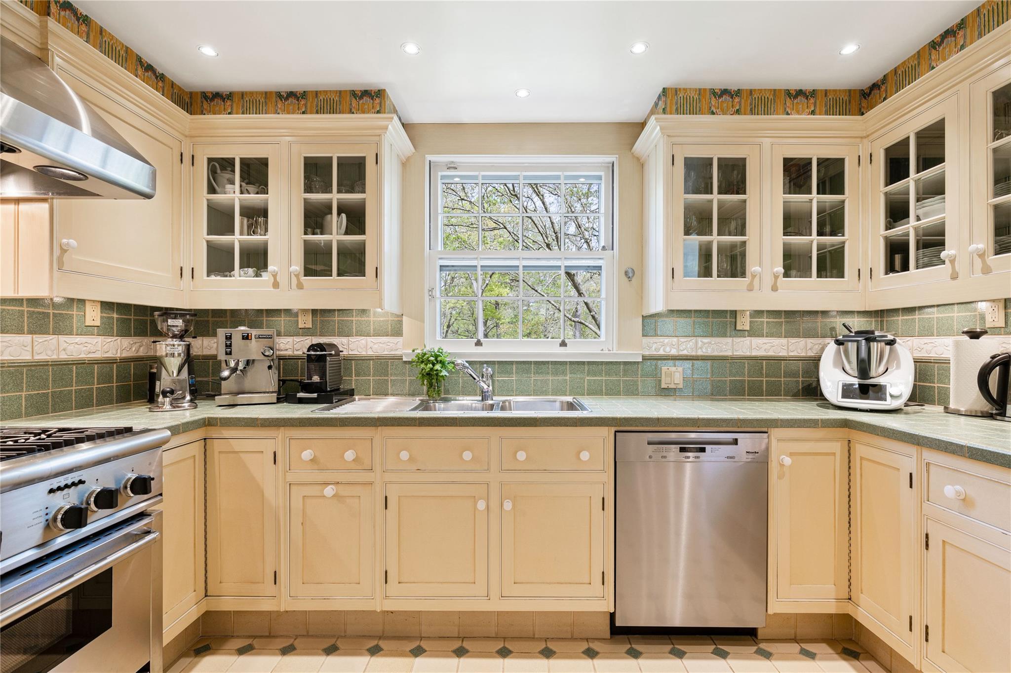 Single Family Seneca  Westchester County, NY 10528, MLS-851220-10