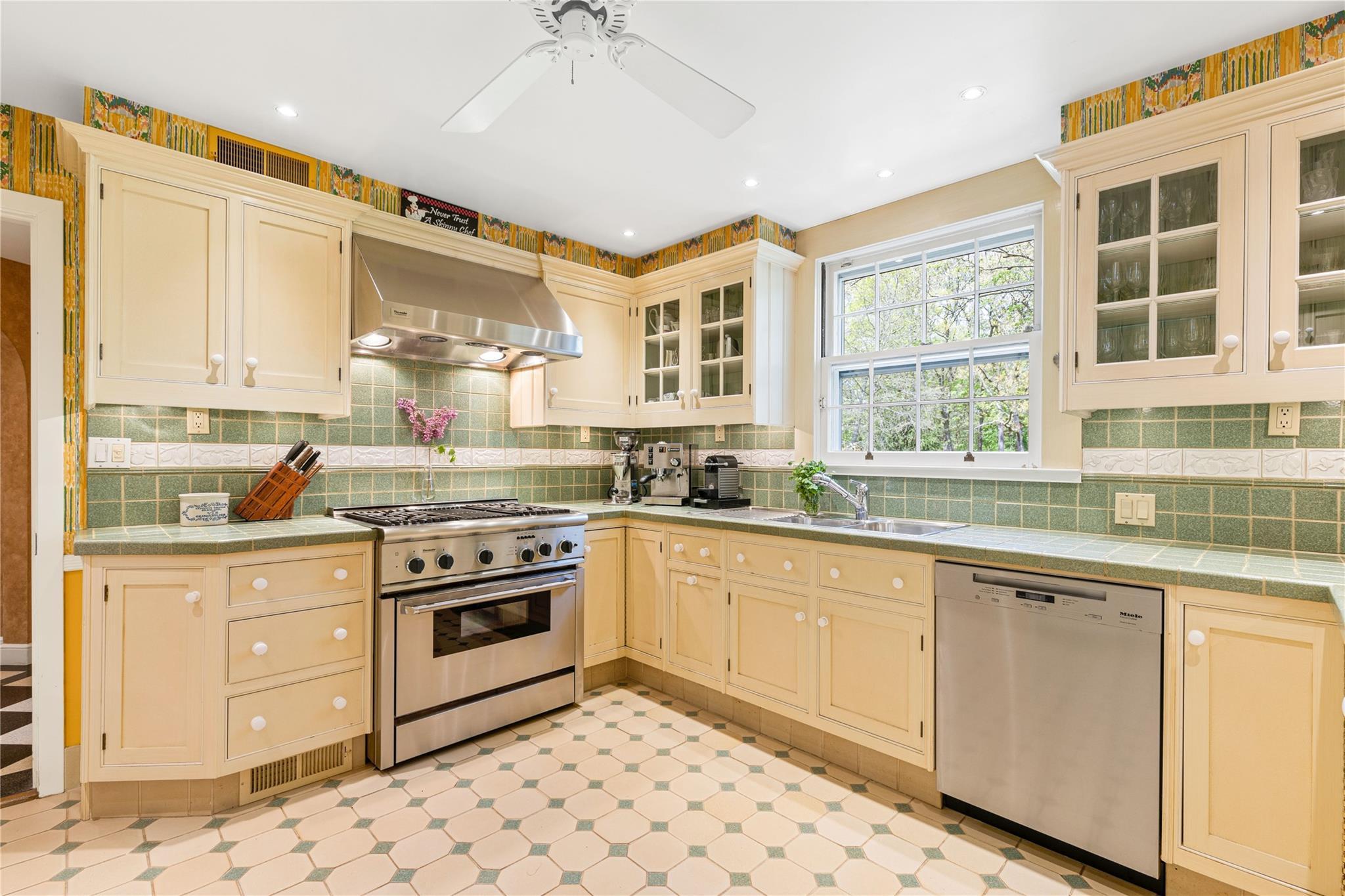 Single Family Seneca  Westchester County, NY 10528, MLS-851220-11