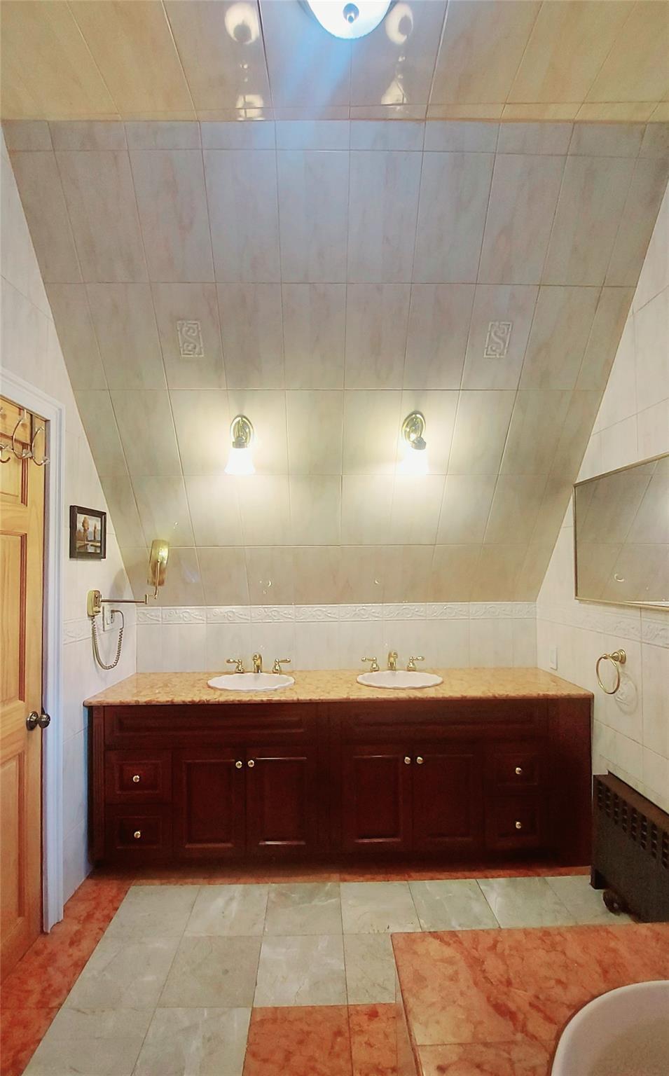 Single Family 84  Queens, NY 11379, MLS-851247-31