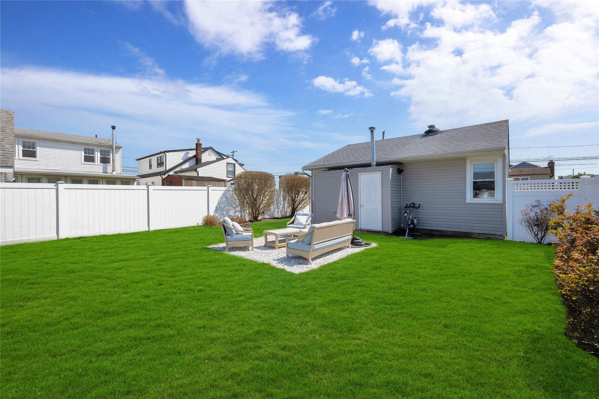 Single Family Kent  Suffolk County, NY 11701, MLS-851284-15