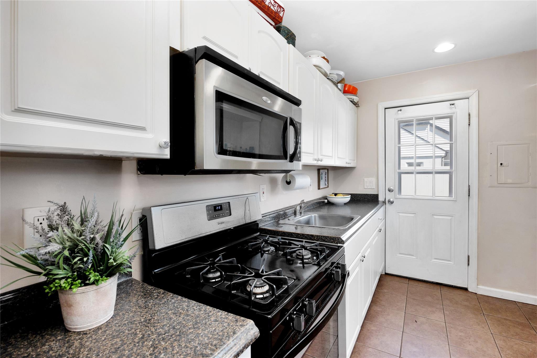 Single Family Kent  Suffolk County, NY 11701, MLS-851284-5