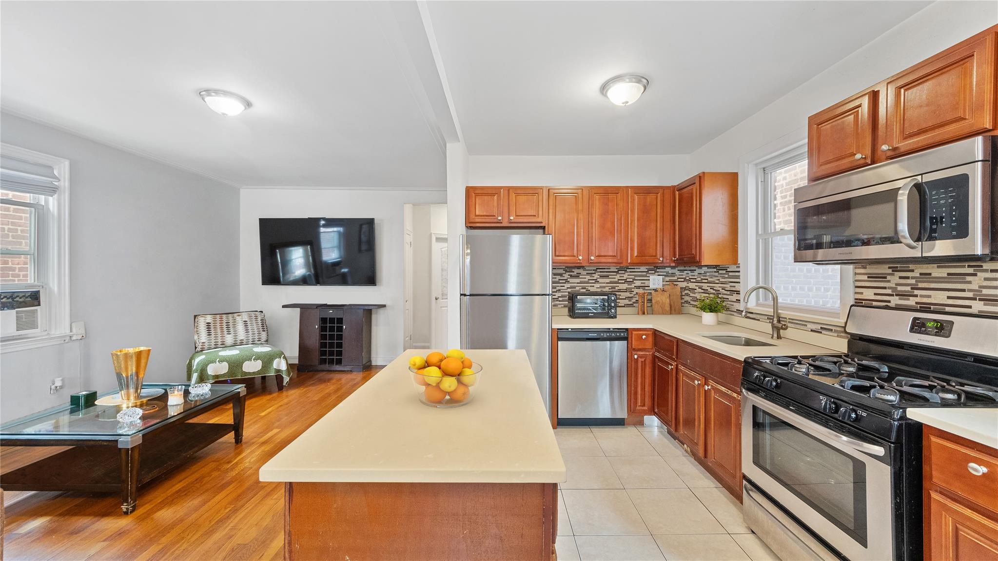Single Family Edenwald  Bronx, NY 10466, MLS-851290-4