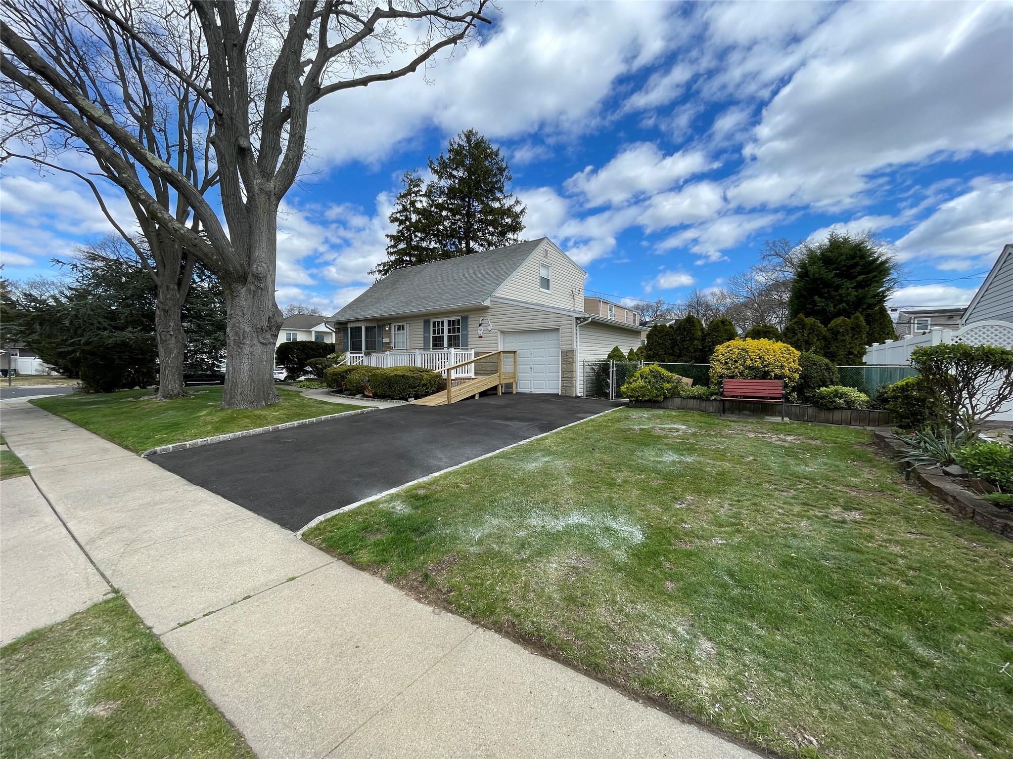 Single Family Dover  Nassau County, NY 11793, MLS-851332-2