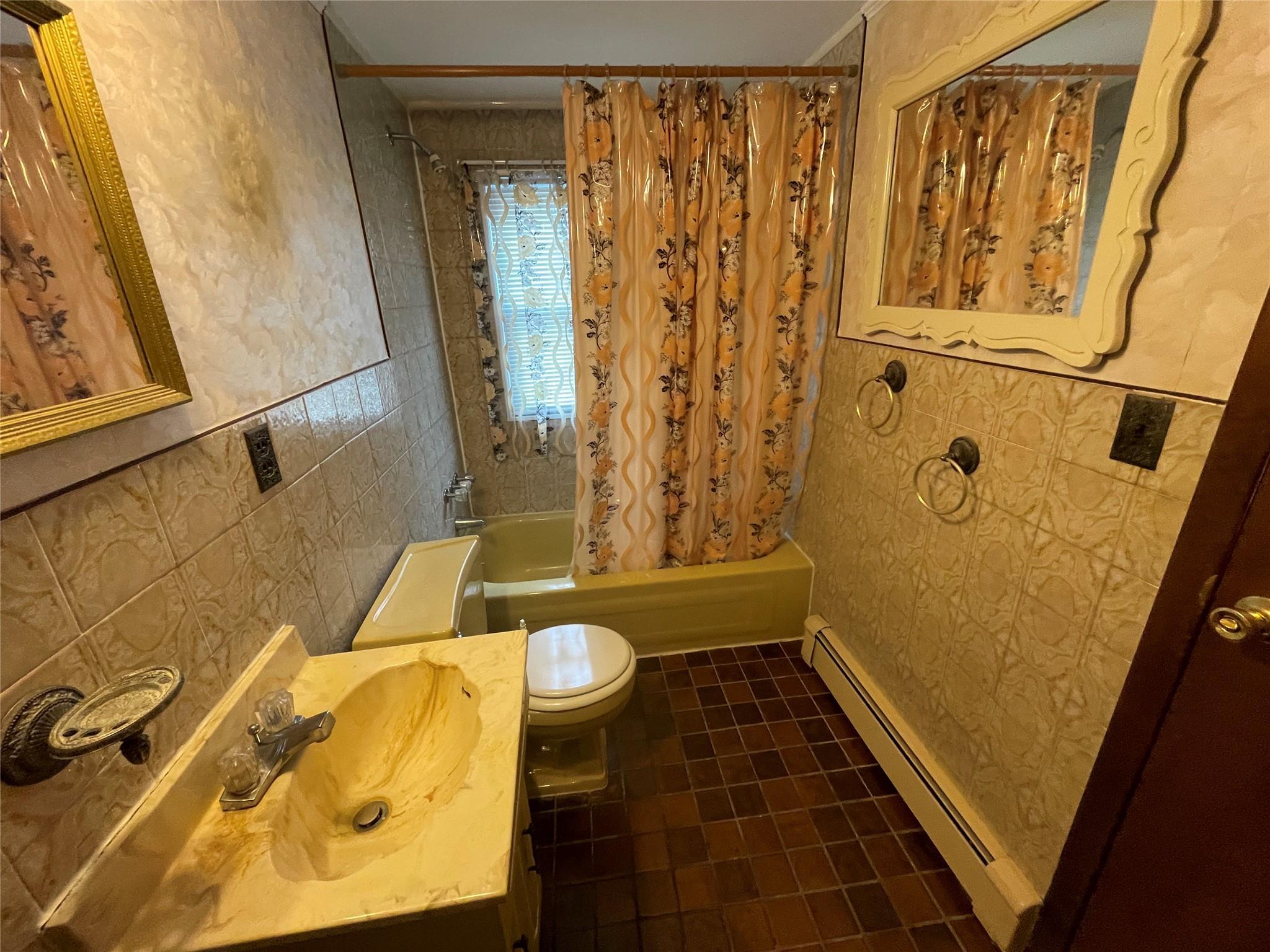 Single Family Dover  Nassau County, NY 11793, MLS-851332-21