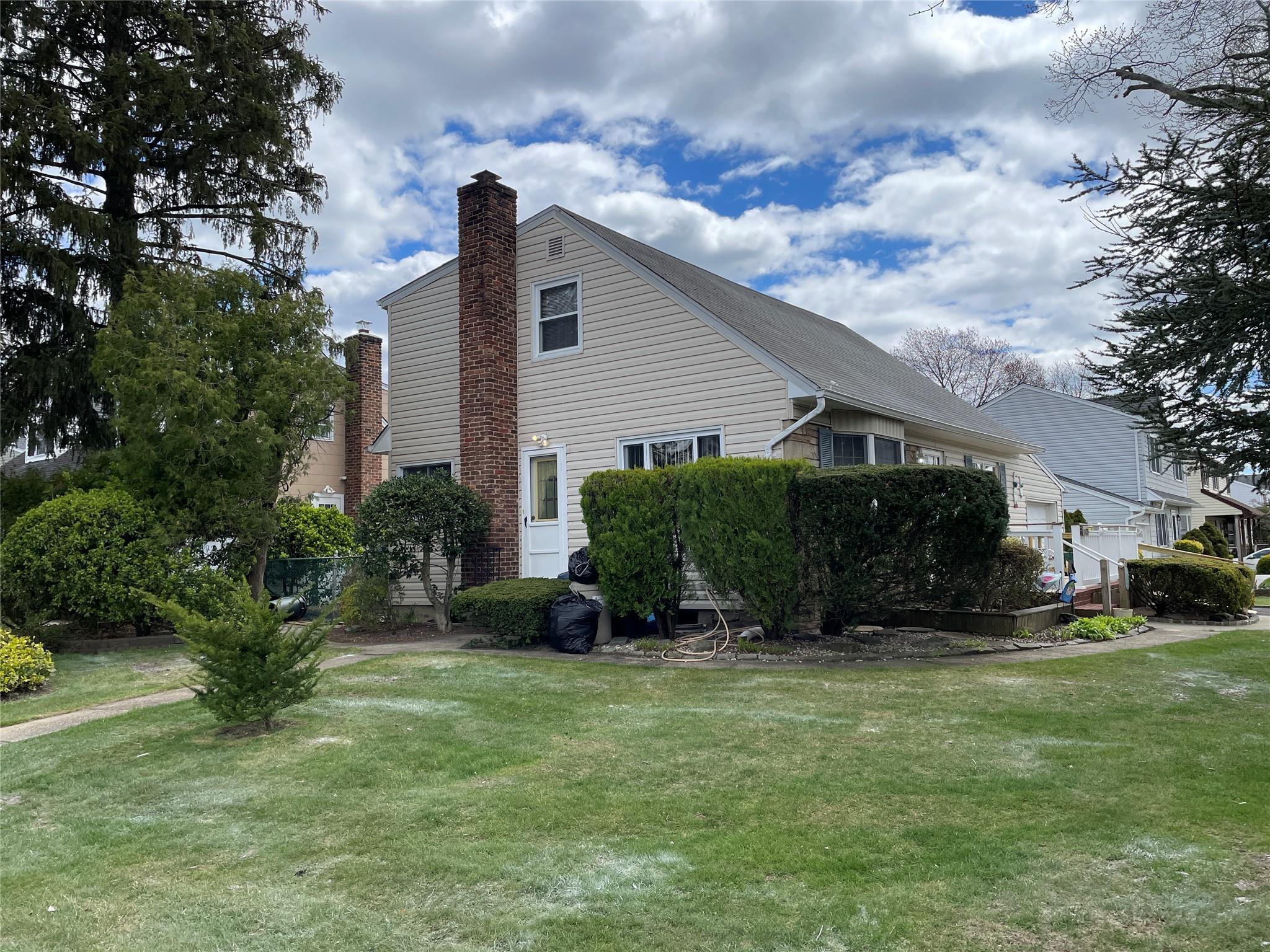 Single Family Dover  Nassau County, NY 11793, MLS-851332-27