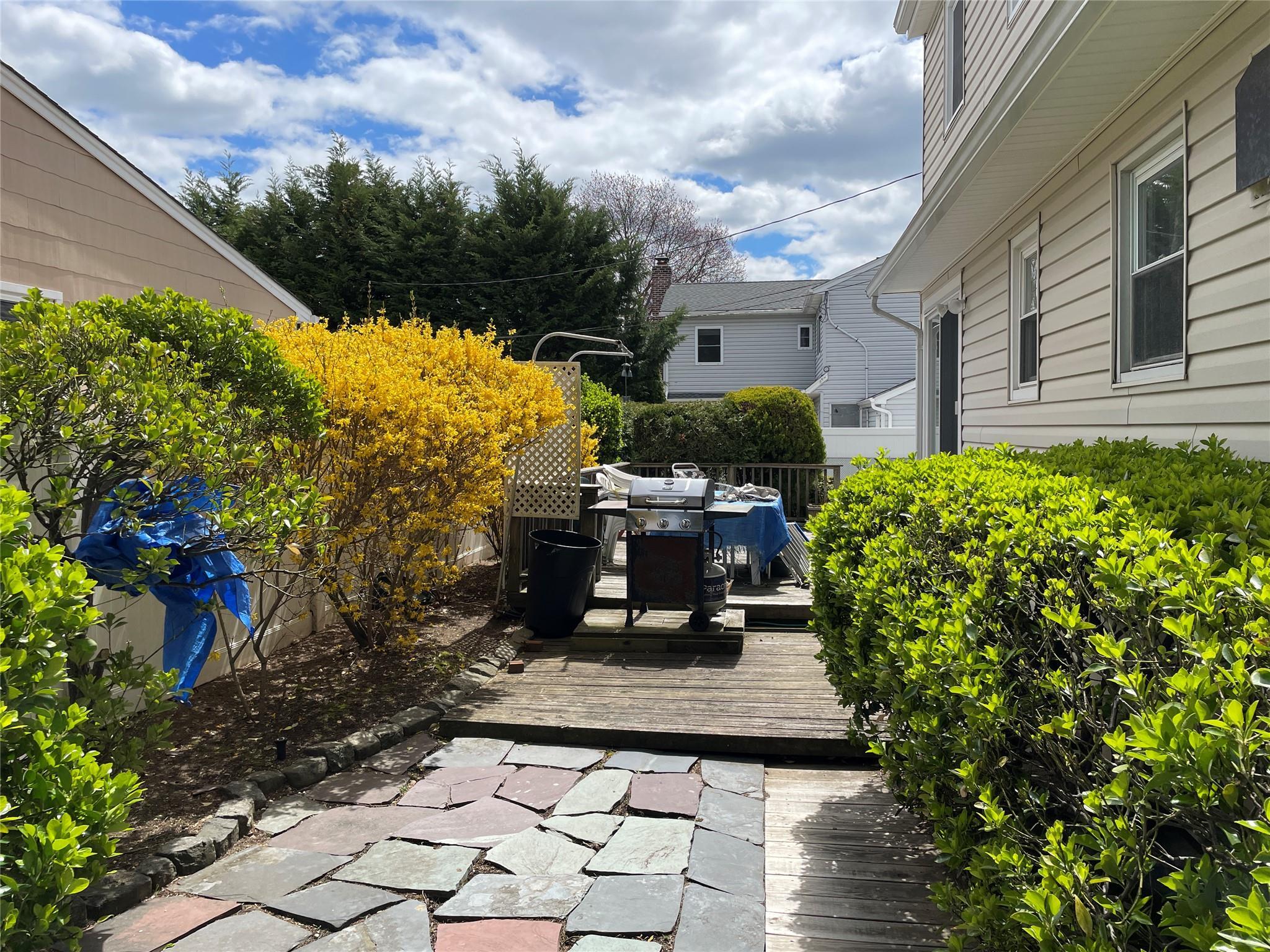 Single Family Dover  Nassau County, NY 11793, MLS-851332-28