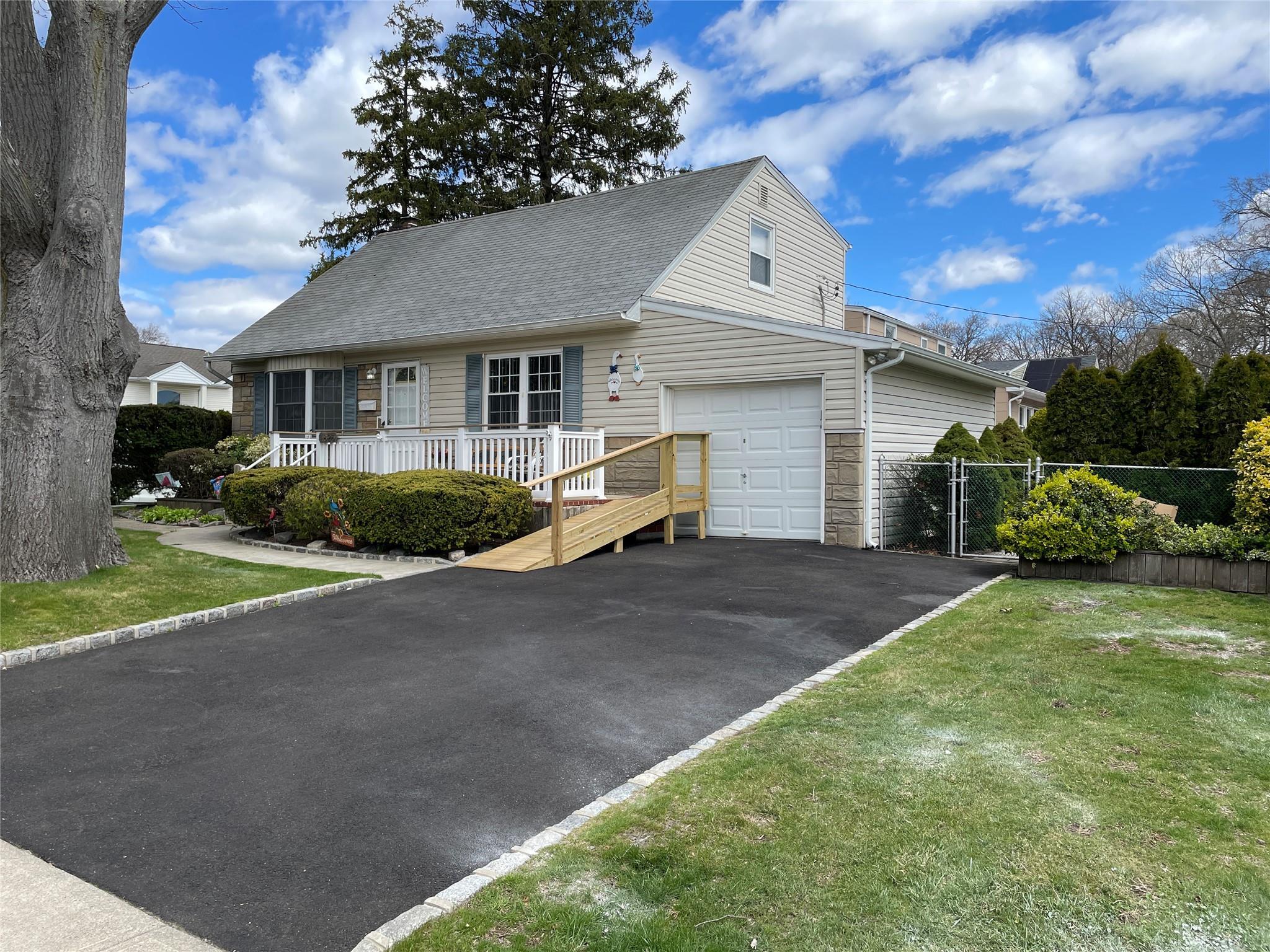 Single Family Dover  Nassau County, NY 11793, MLS-851332-3