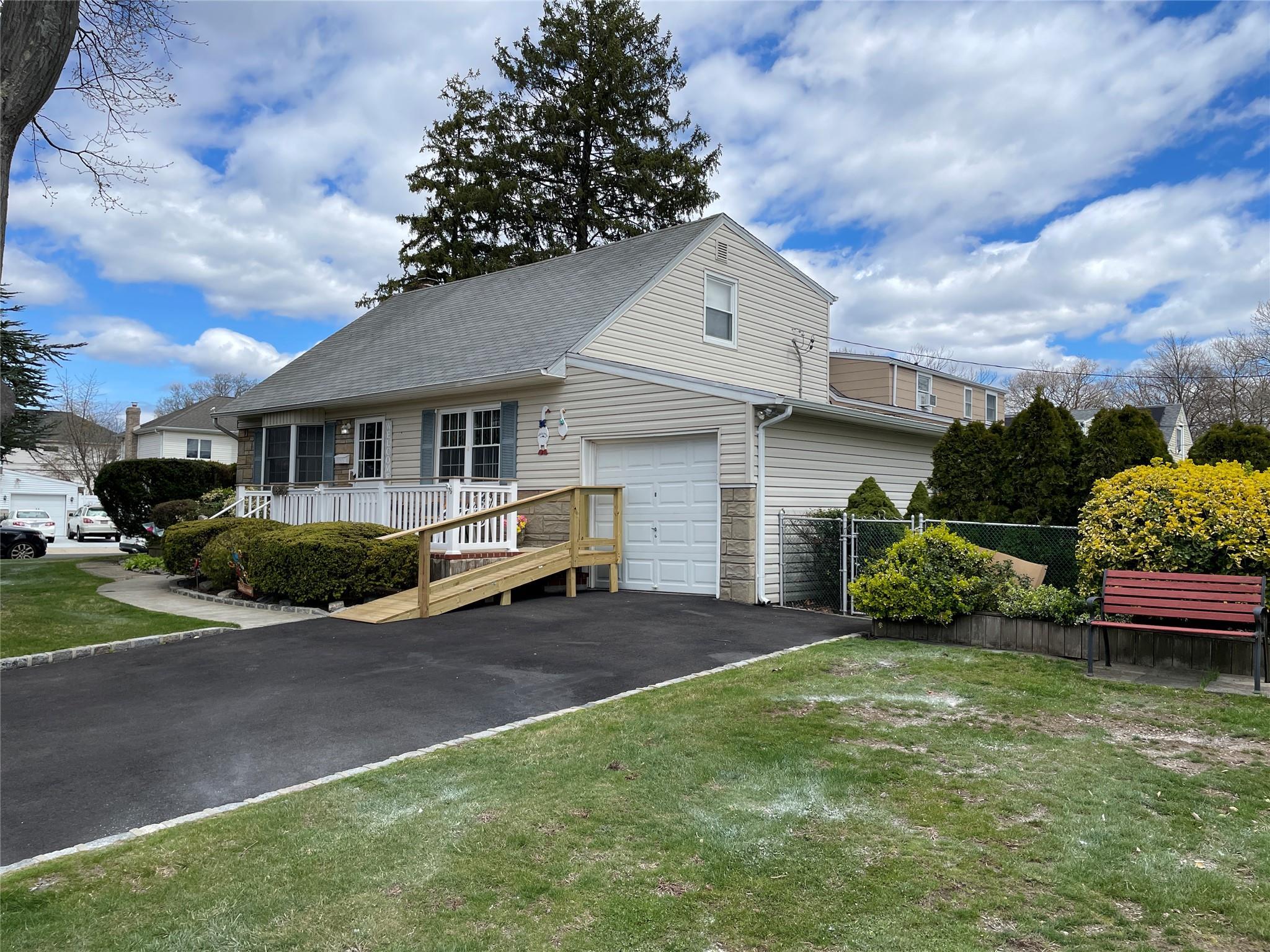 Single Family Dover  Nassau County, NY 11793, MLS-851332-32