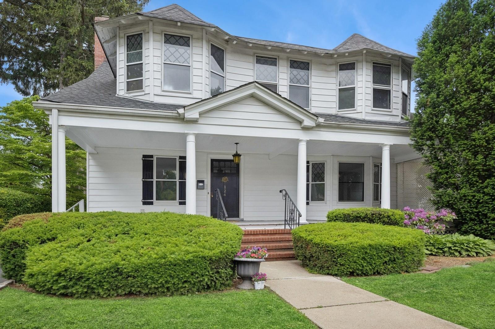 Single Family Roxbury  Nassau County, NY 11530, MLS-851348-2