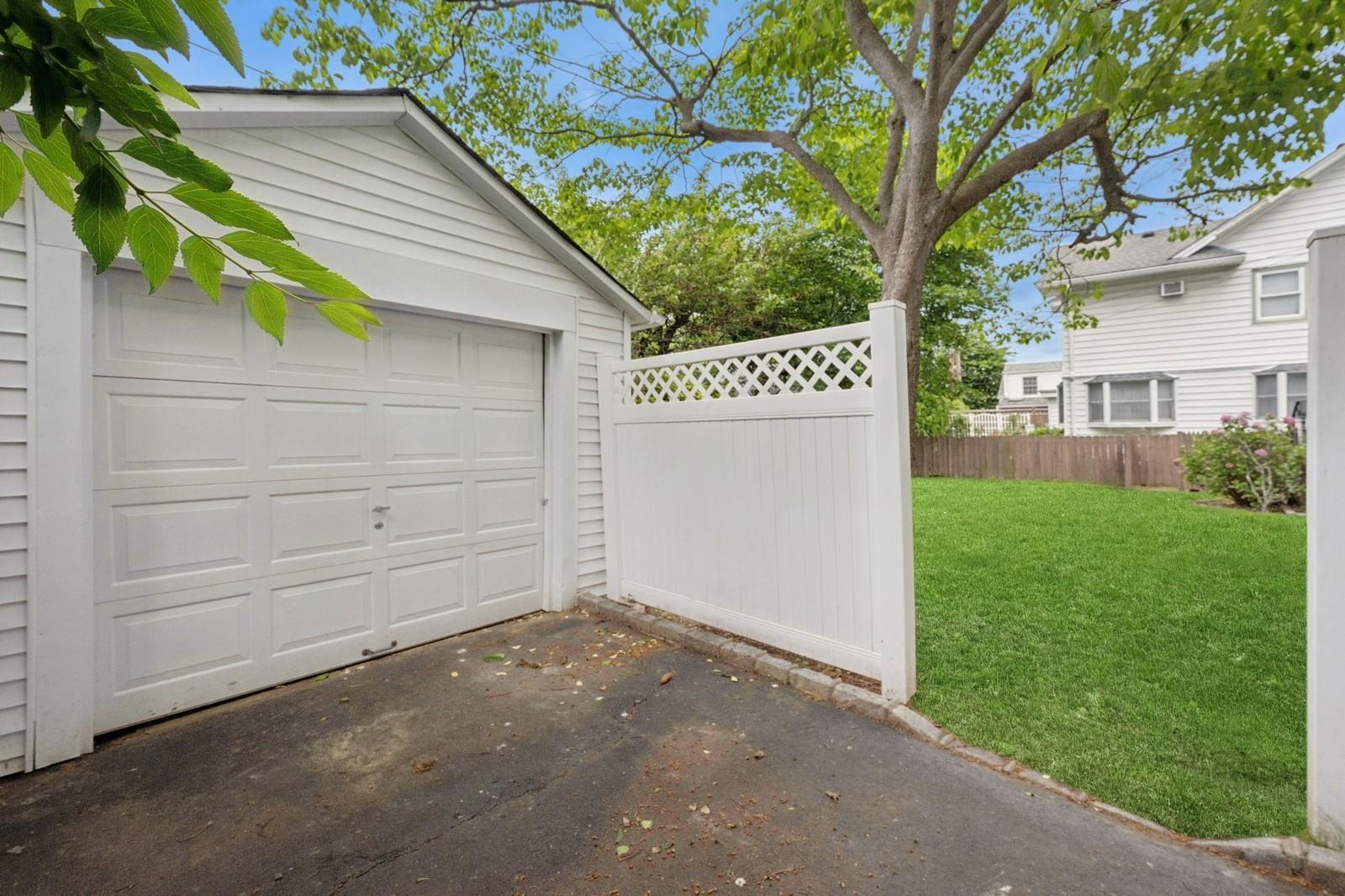 Single Family Roxbury  Nassau County, NY 11530, MLS-851348-30
