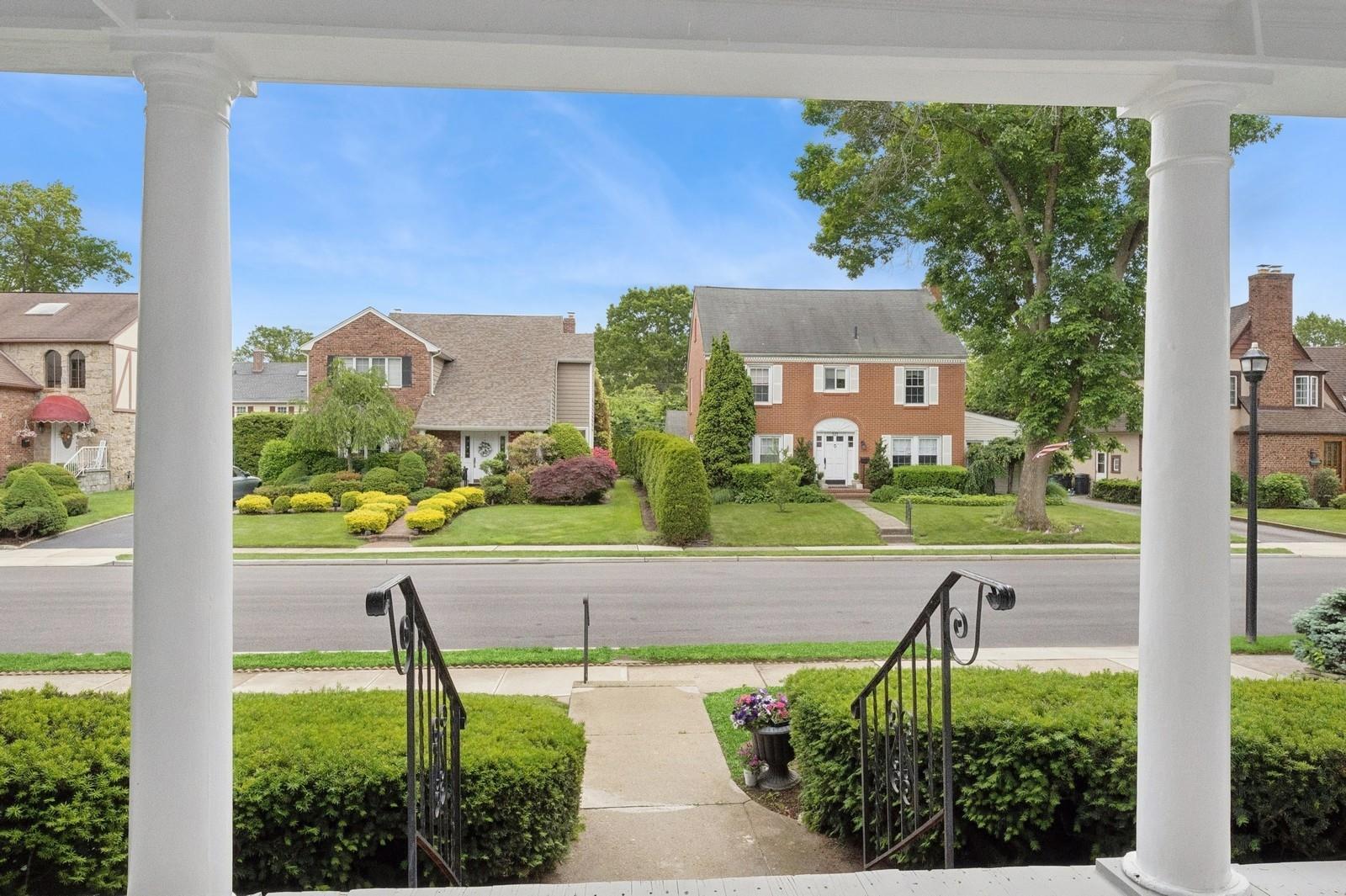 Single Family Roxbury  Nassau County, NY 11530, MLS-851348-37