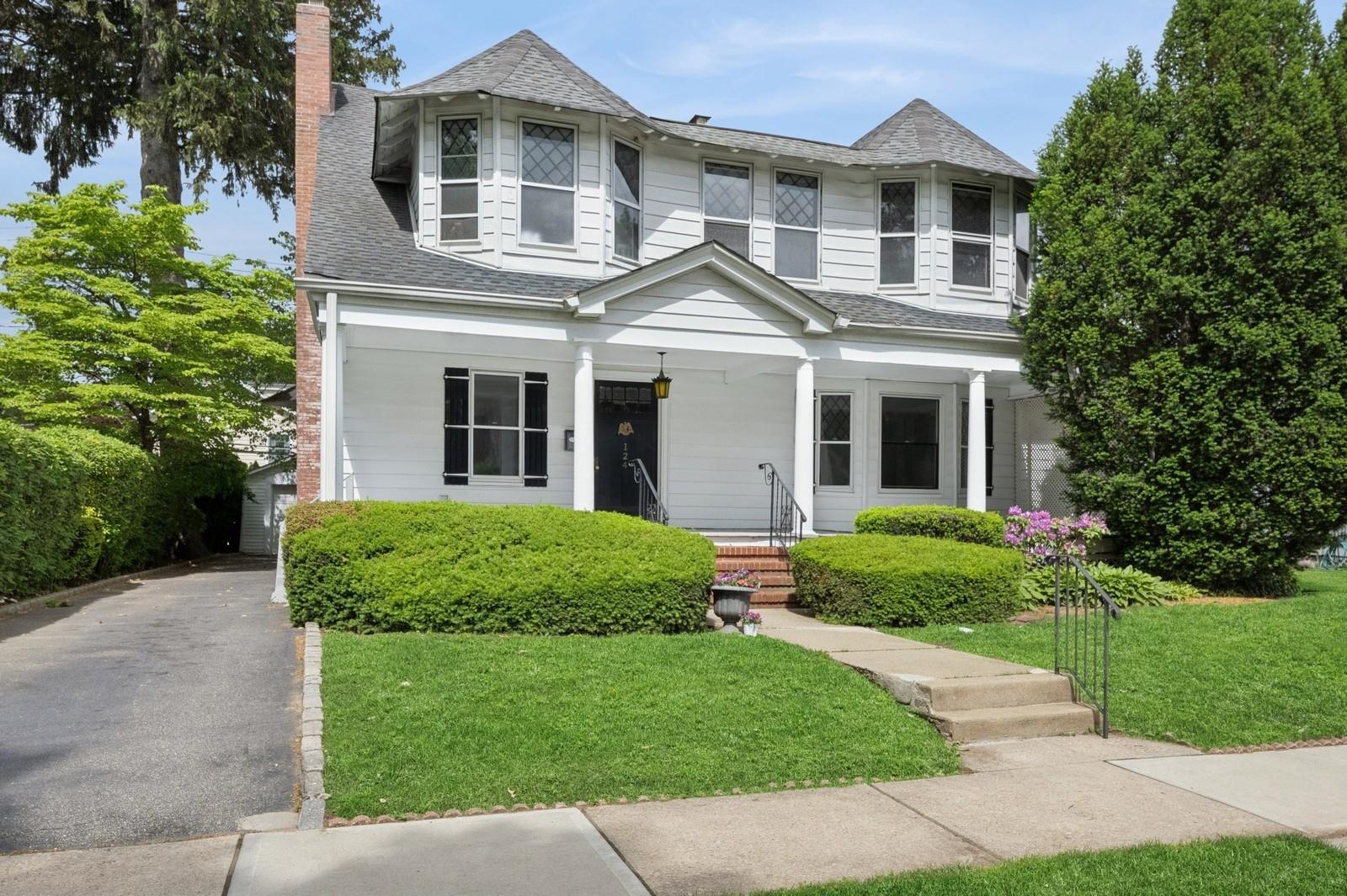 Single Family Roxbury  Nassau County, NY 11530, MLS-851348-38
