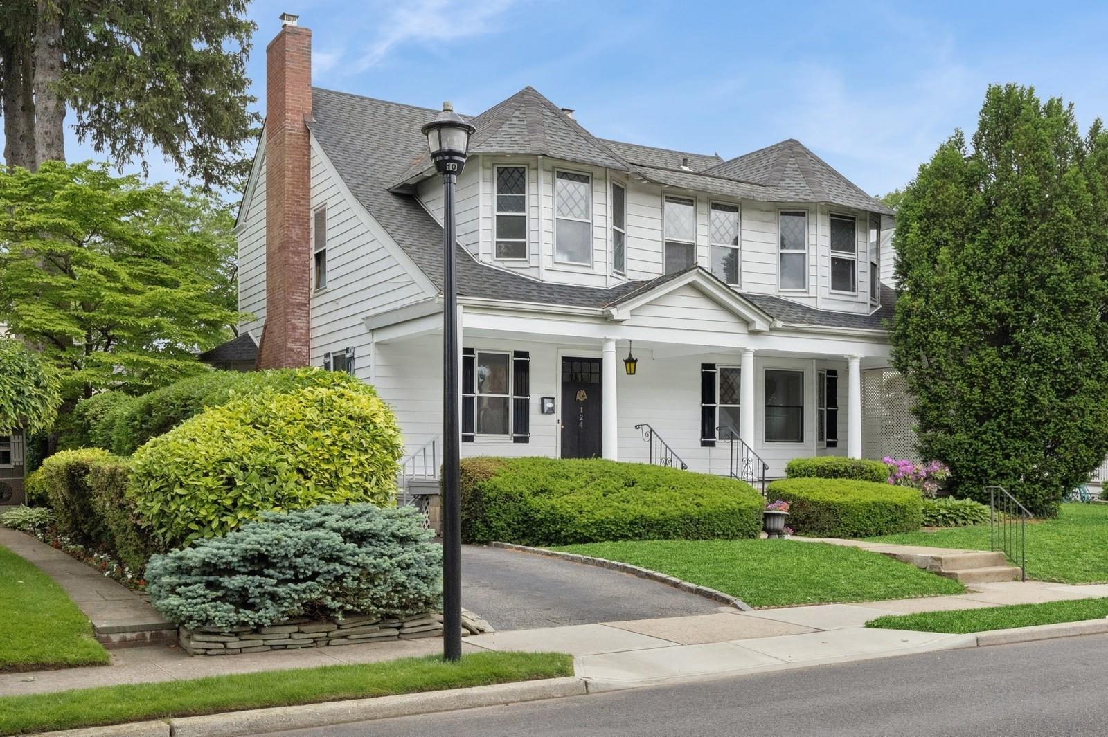 Single Family Roxbury  Nassau County, NY 11530, MLS-851348-41