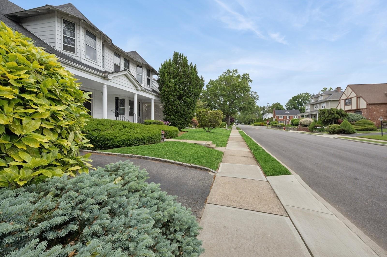 Single Family Roxbury  Nassau County, NY 11530, MLS-851348-42