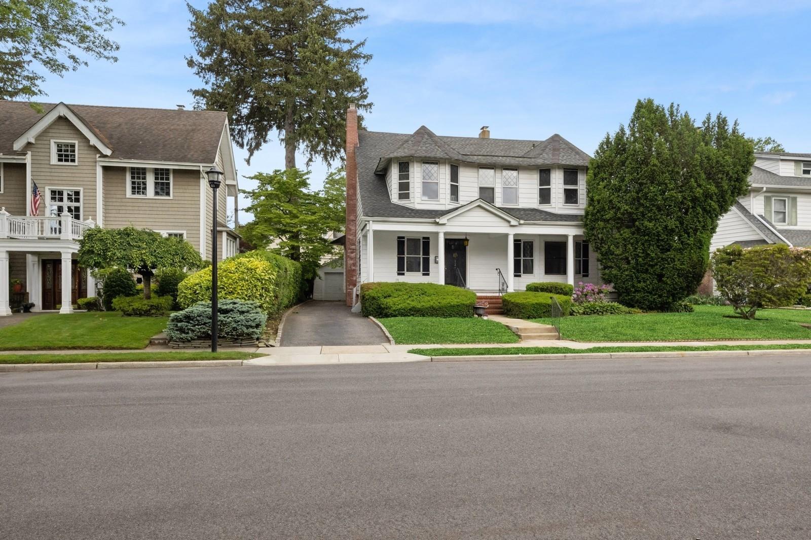 Single Family Roxbury  Nassau County, NY 11530, MLS-851348-44