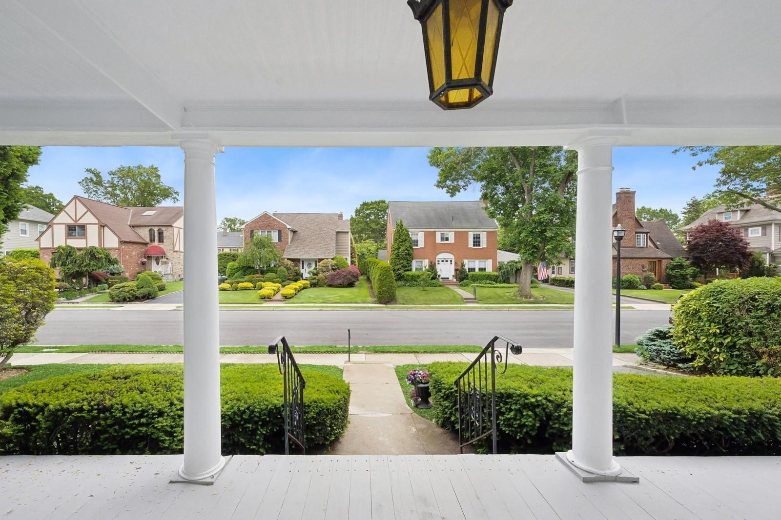 Single Family Roxbury  Nassau County, NY 11530, MLS-851348-5