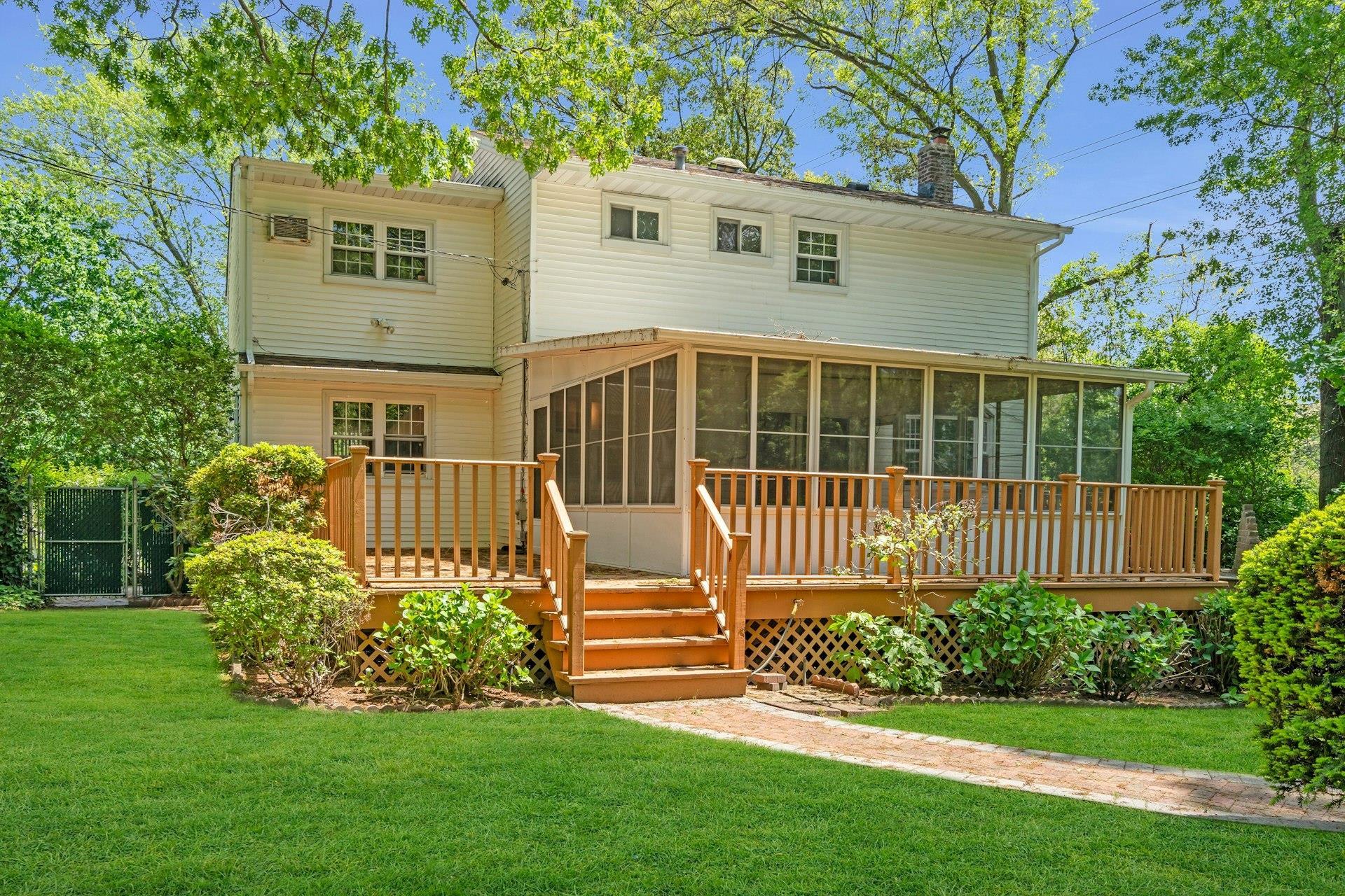 Single Family Robin  Suffolk County, NY 11788, MLS-851359-28