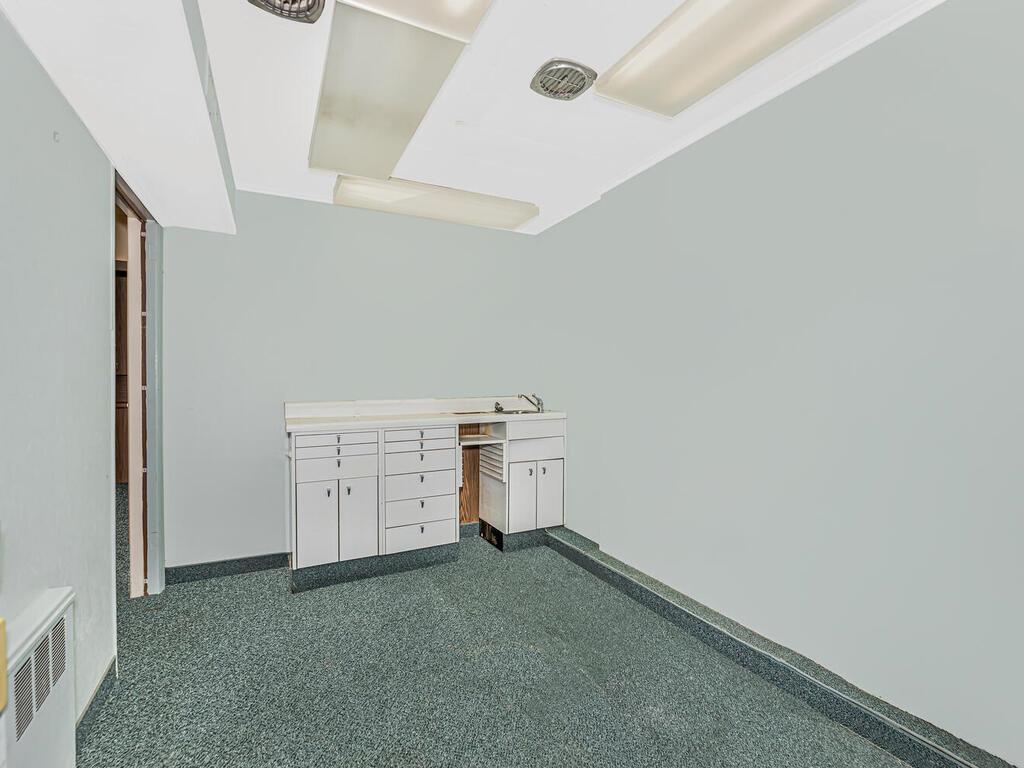 Commercial Lease Roberts  Bronx, NY 10461, MLS-851367-15