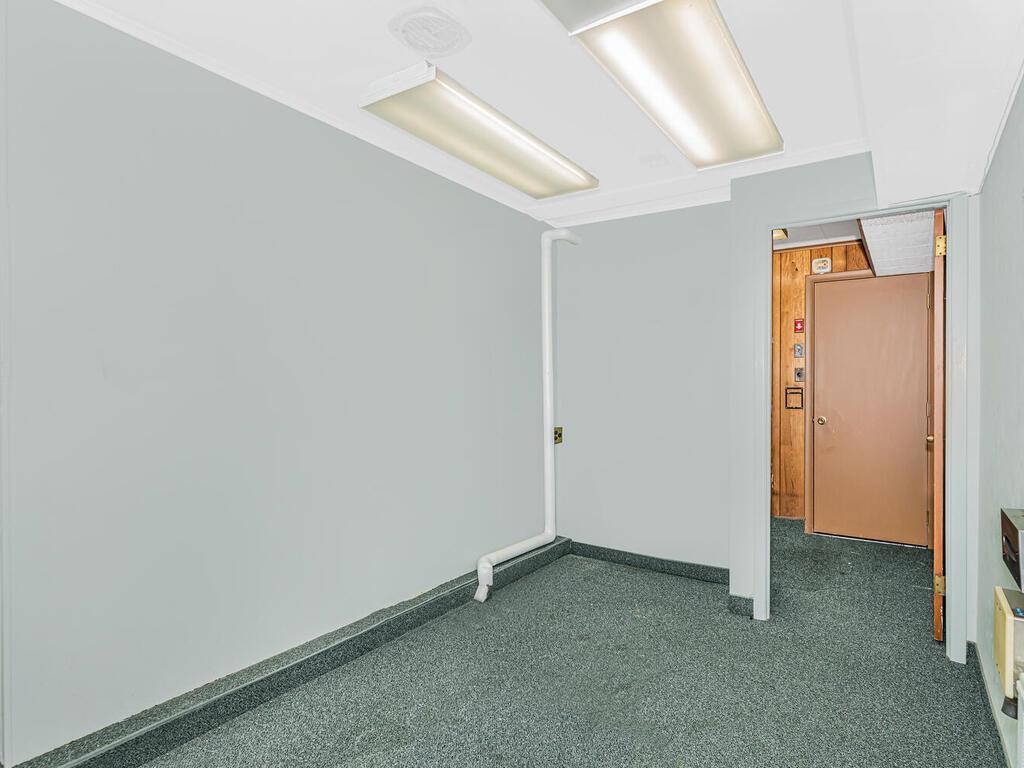Commercial Lease Roberts  Bronx, NY 10461, MLS-851367-16