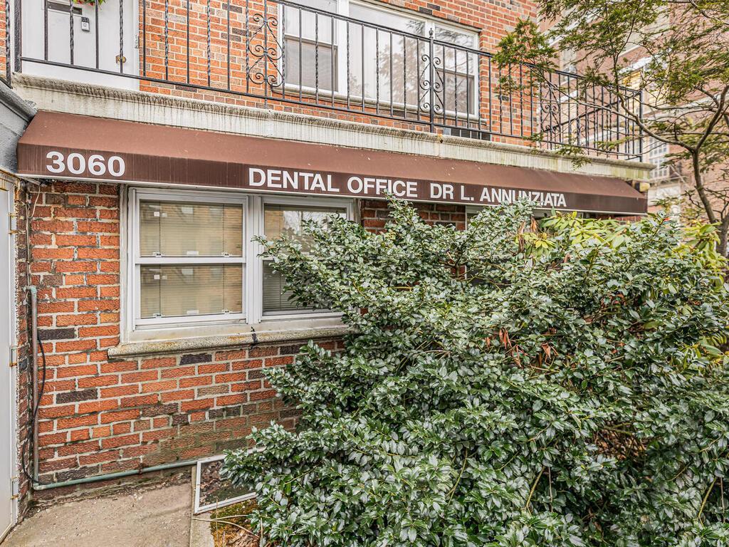 Commercial Lease Roberts  Bronx, NY 10461, MLS-851367-5