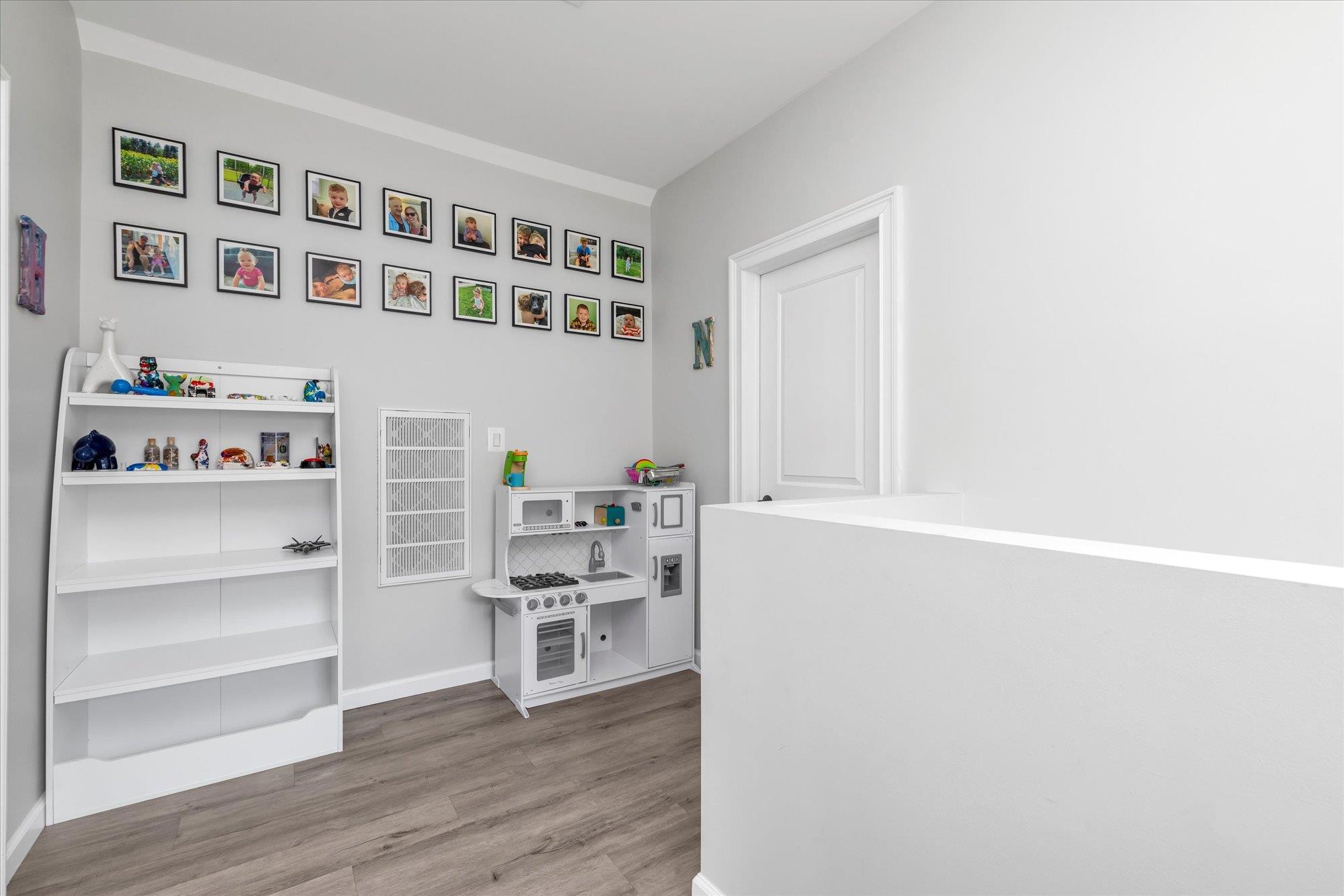 Single Family Commonwealth  Queens, NY 11426, MLS-851387-10