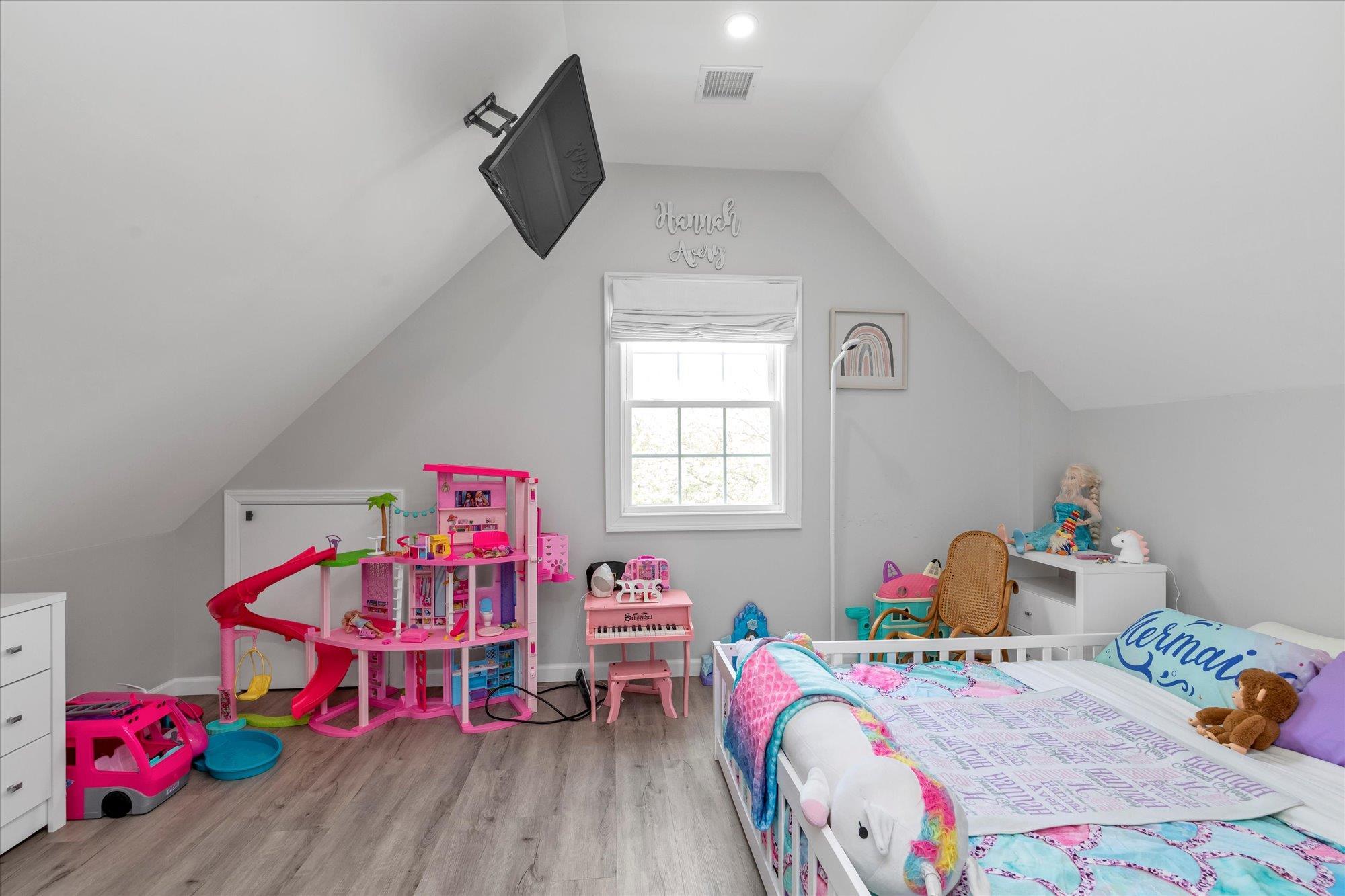 Single Family Commonwealth  Queens, NY 11426, MLS-851387-12