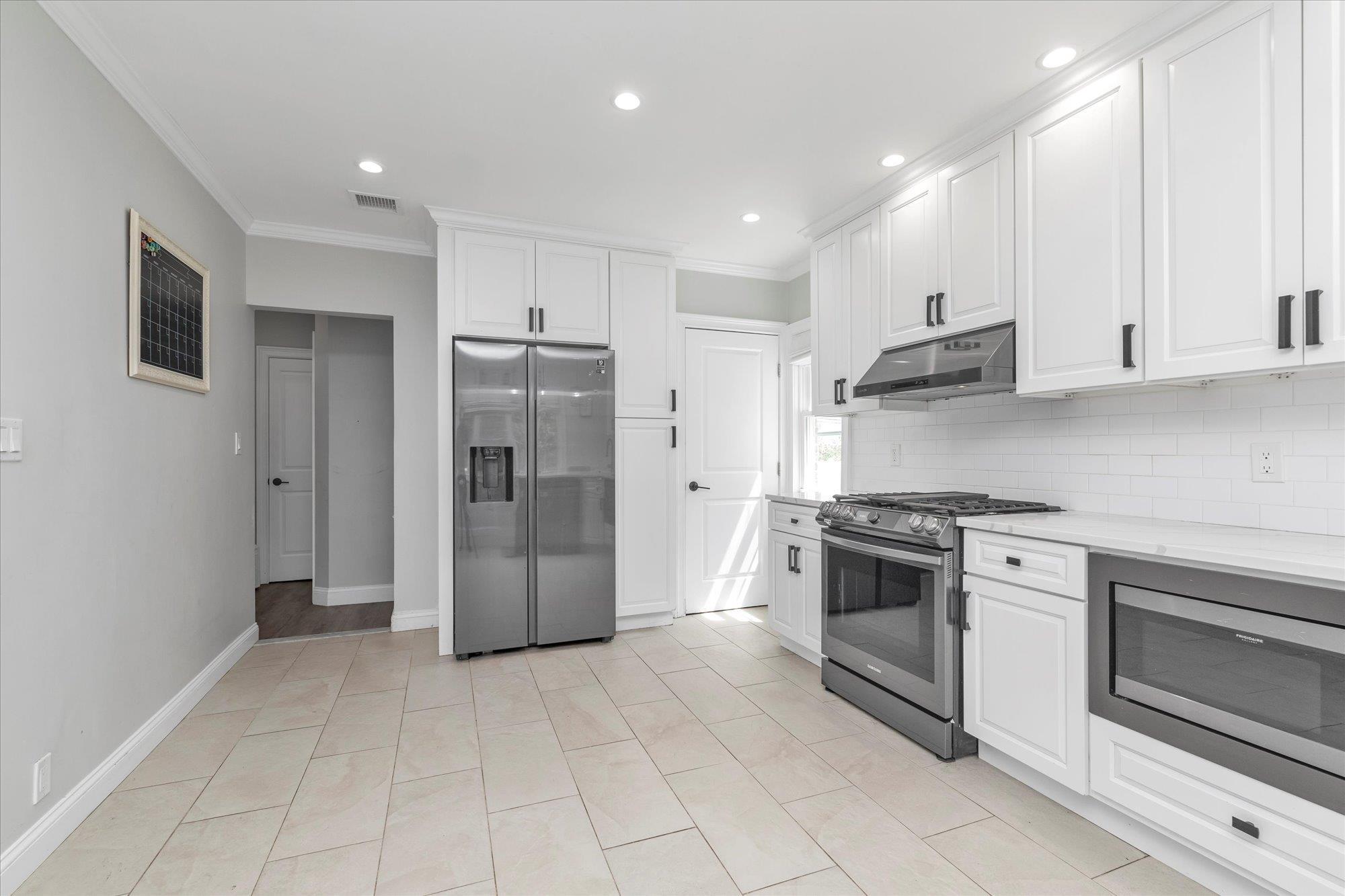 Single Family Commonwealth  Queens, NY 11426, MLS-851387-3