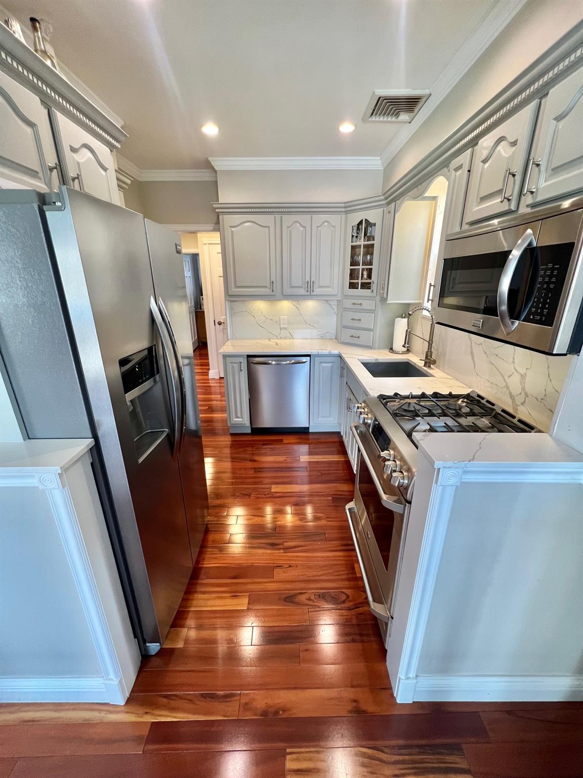 Single Family Mace  Bronx, NY 10469, MLS-851457-2