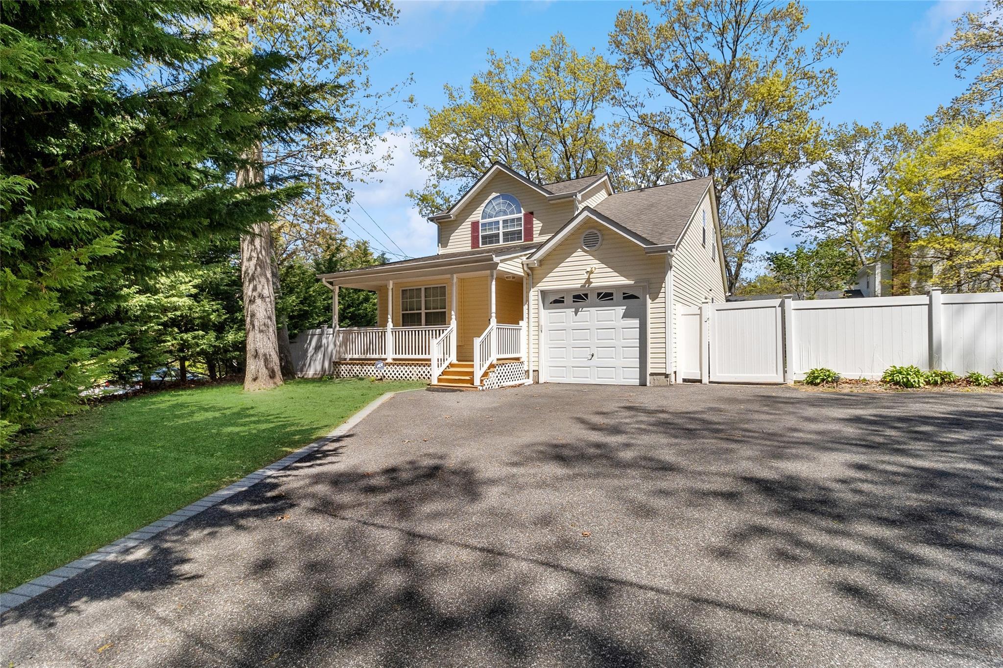 Single Family Queens Road  Suffolk County, NY 11764, MLS-851487-21
