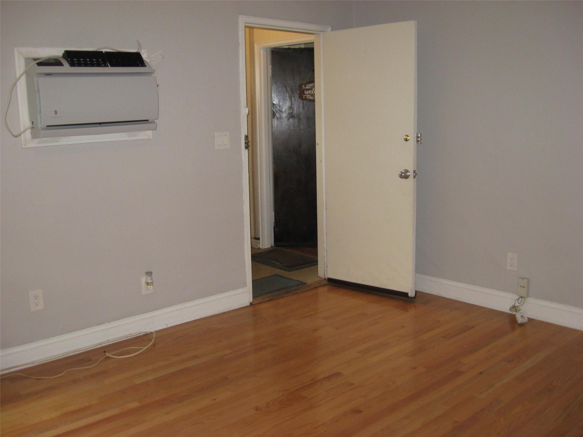 Apartment 75th  Queens, NY 11004, MLS-851508-6
