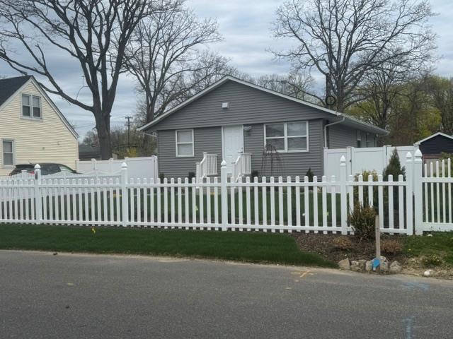 Single Family 44th  Suffolk County, NY 11726, MLS-851521-2