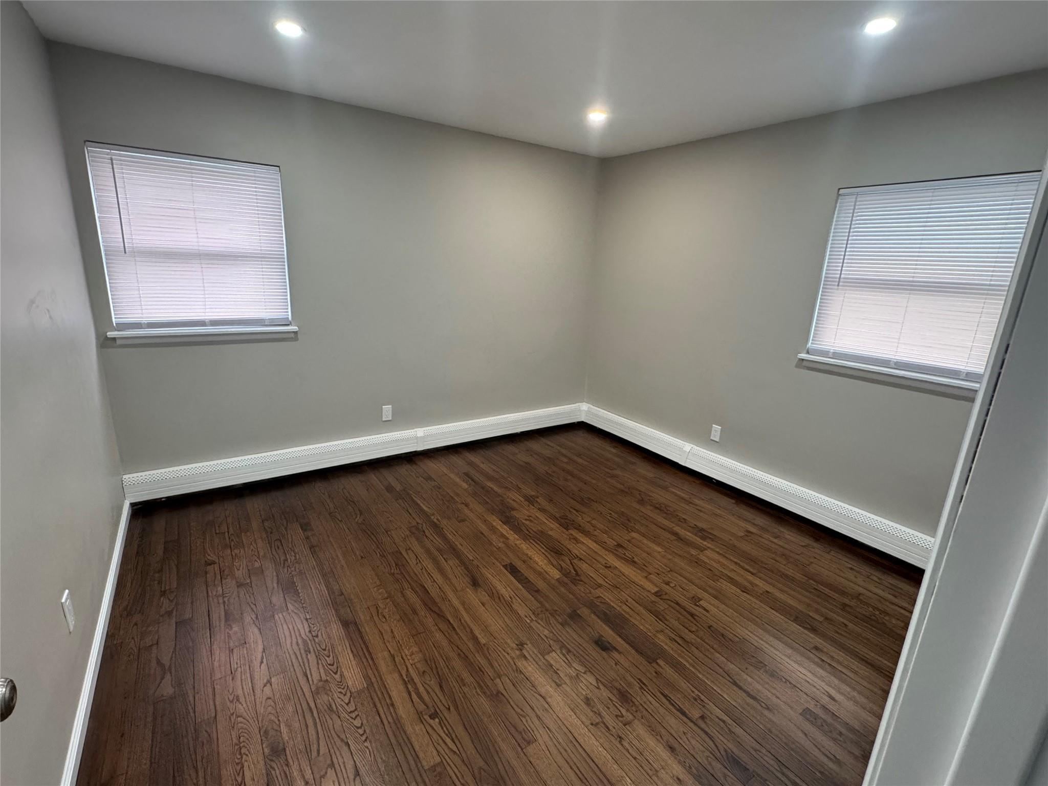 Single Family 44th  Suffolk County, NY 11726, MLS-851521-21