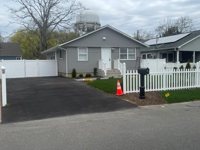 Single Family 44th  Suffolk County, NY 11726, MLS-851521-3