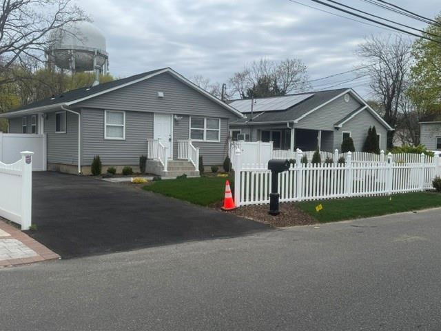 Single Family 44th  Suffolk County, NY 11726, MLS-851521-4