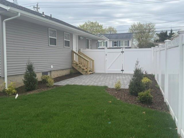 Single Family 44th  Suffolk County, NY 11726, MLS-851521-8