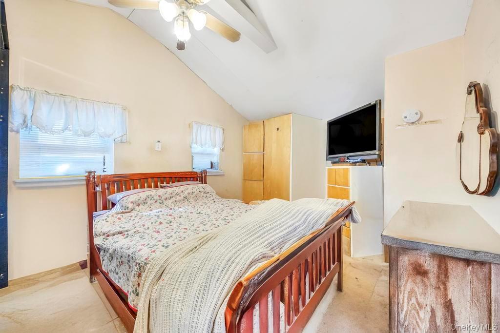 Single Family Urn Suffolk County, NY 11717, MLS-851528-10