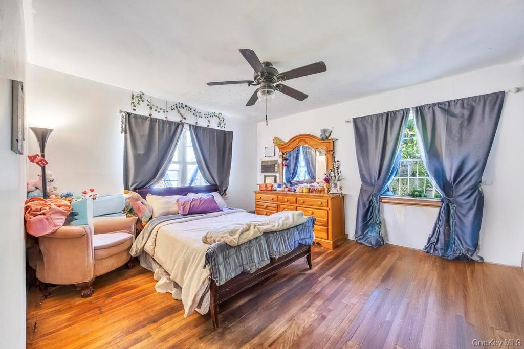 Single Family Urn Suffolk County, NY 11717, MLS-851528-12