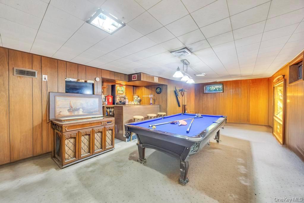 Single Family Urn Suffolk County, NY 11717, MLS-851528-16