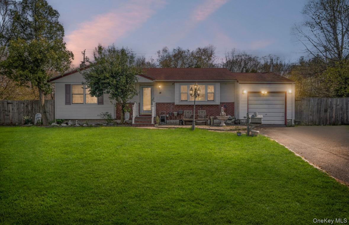 Single Family Urn Suffolk County, NY 11717, MLS-851528-2