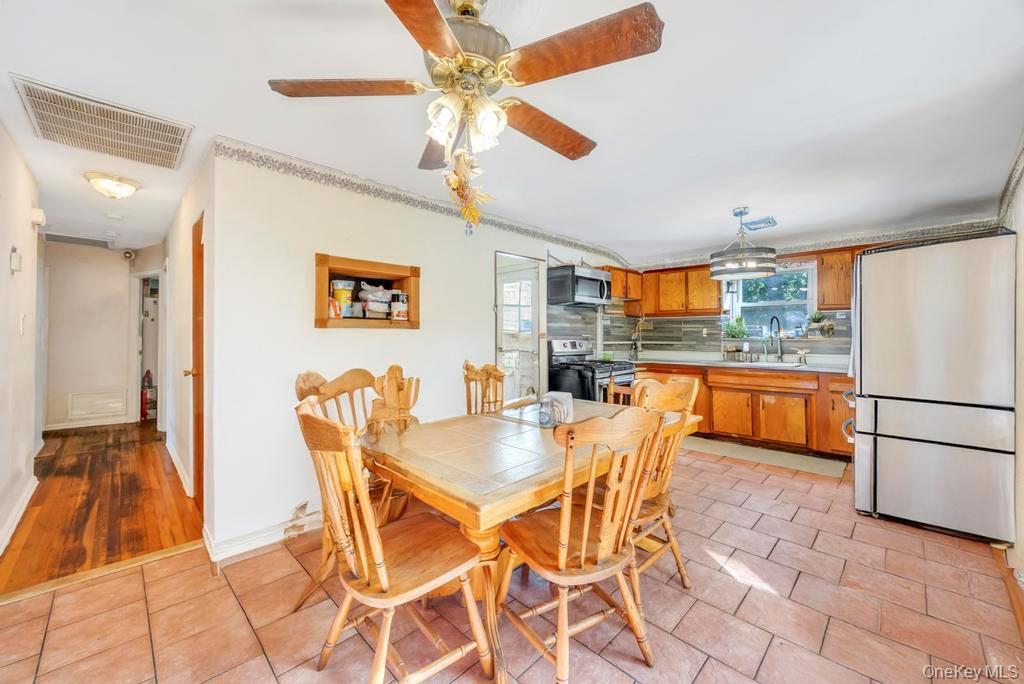 Single Family Urn Suffolk County, NY 11717, MLS-851528-6