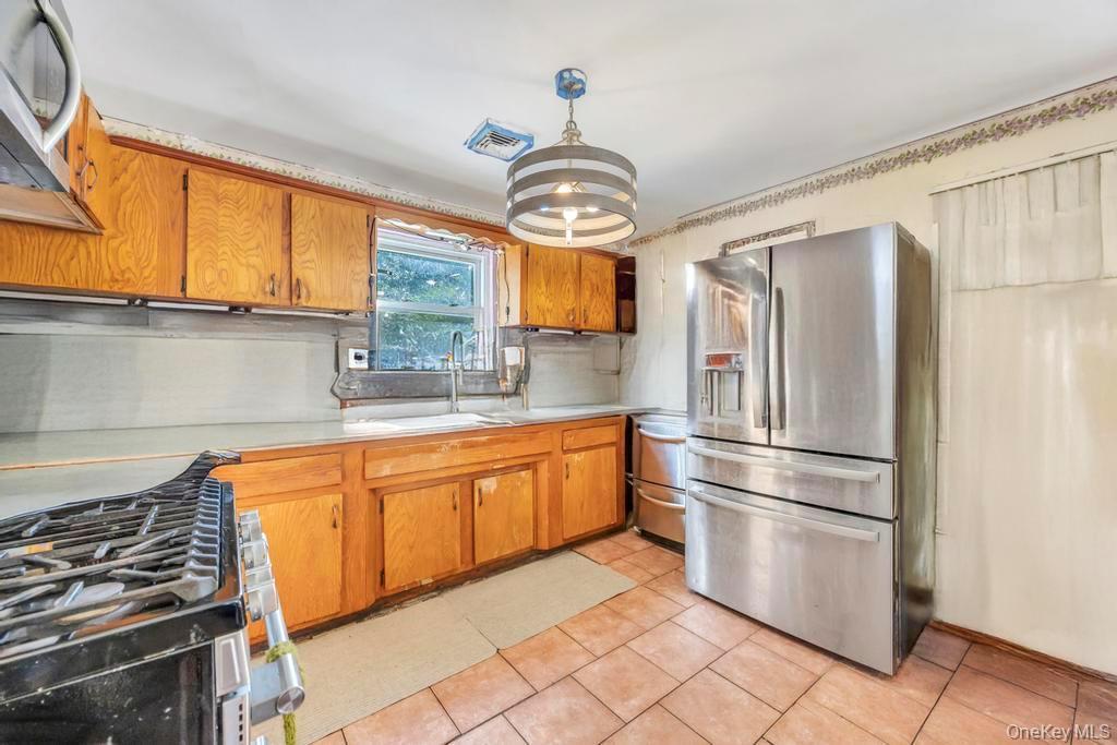 Single Family Urn Suffolk County, NY 11717, MLS-851528-9