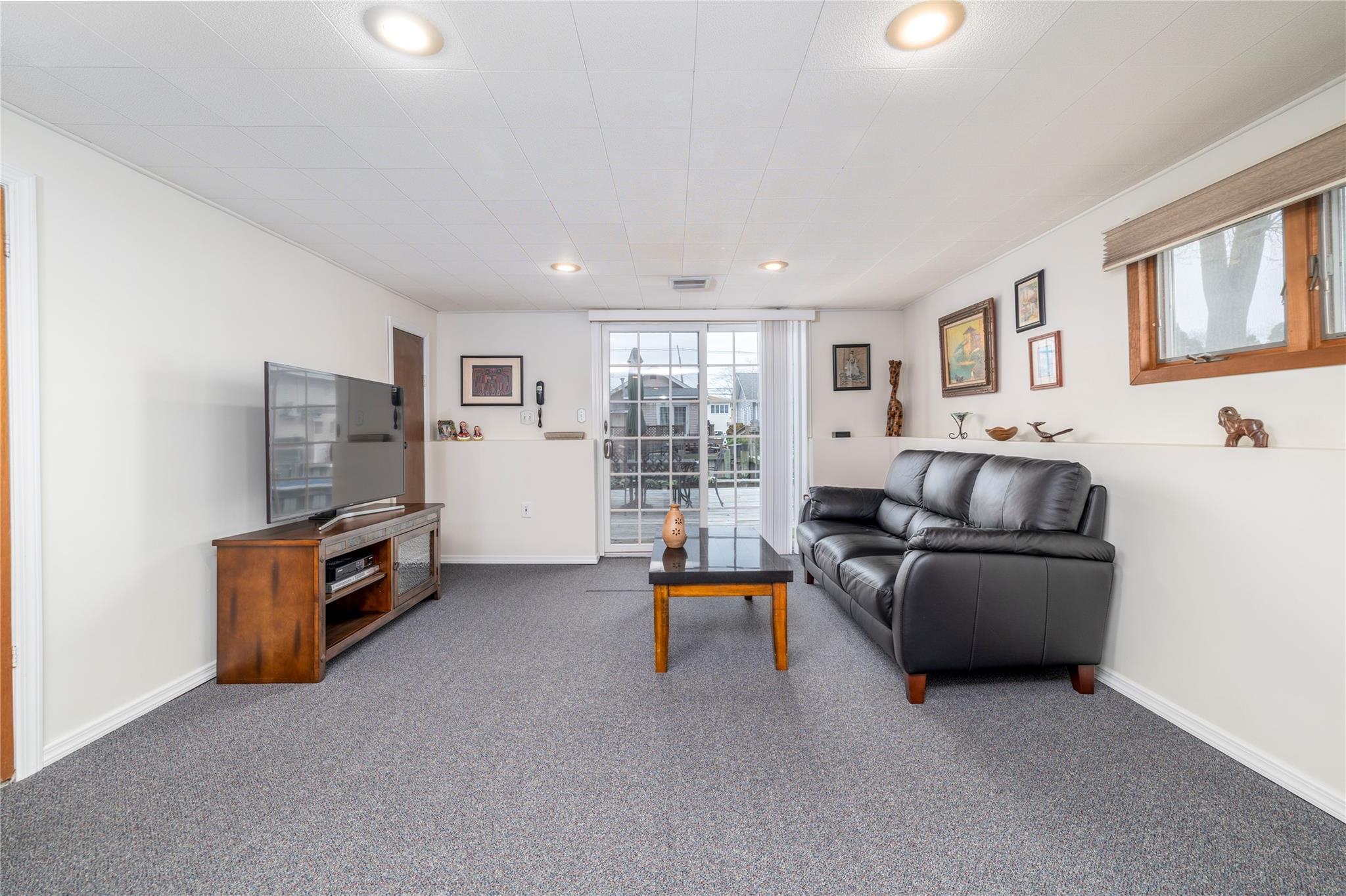 Single Family Nassau  Nassau County, NY 11520, MLS-851574-18