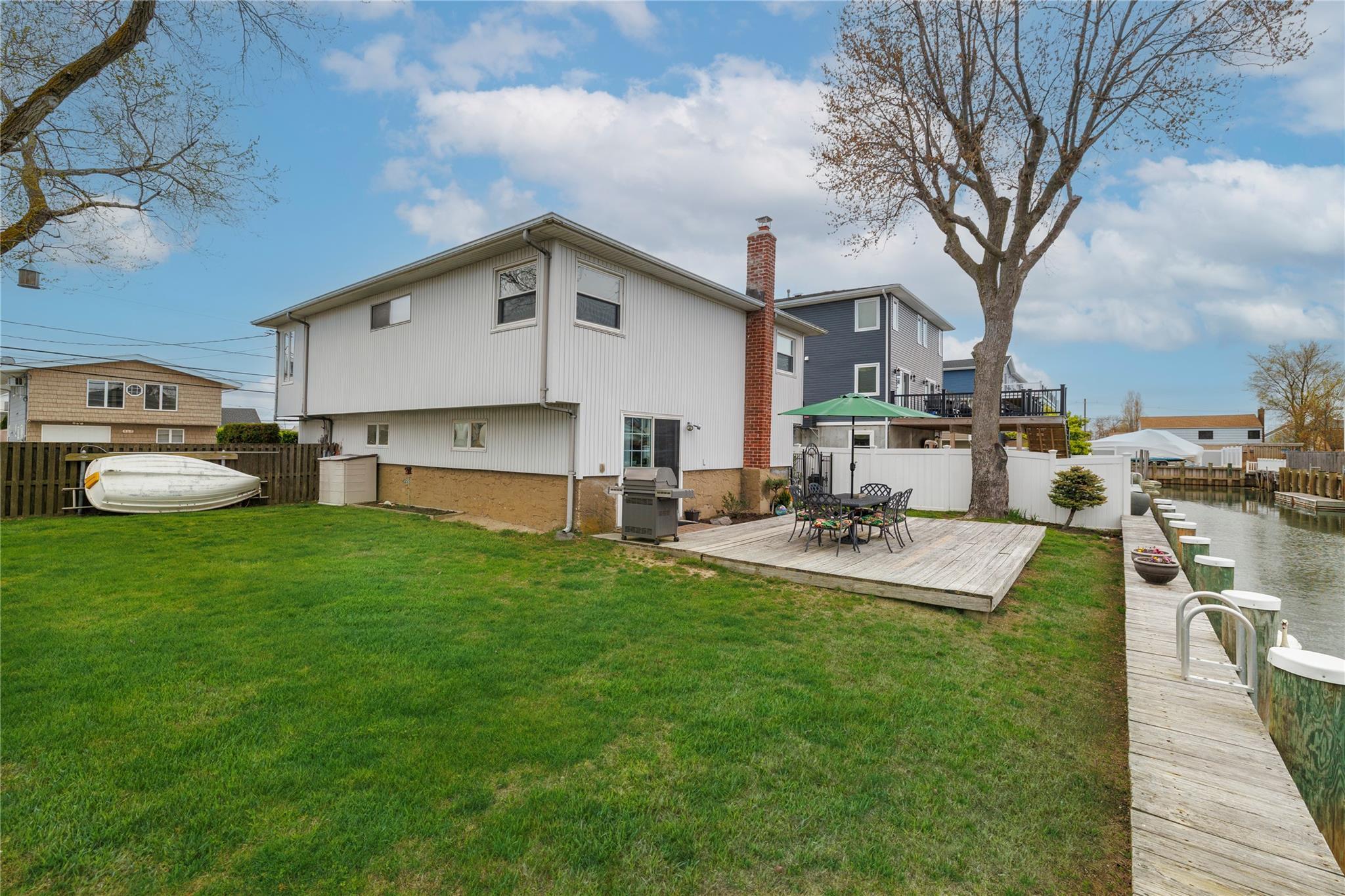 Single Family Nassau  Nassau County, NY 11520, MLS-851574-25