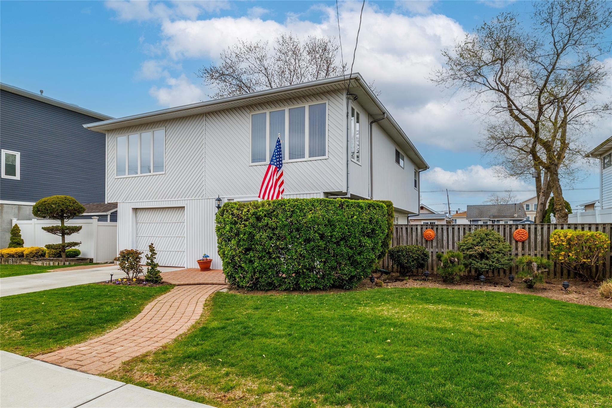 Single Family Nassau  Nassau County, NY 11520, MLS-851574-28