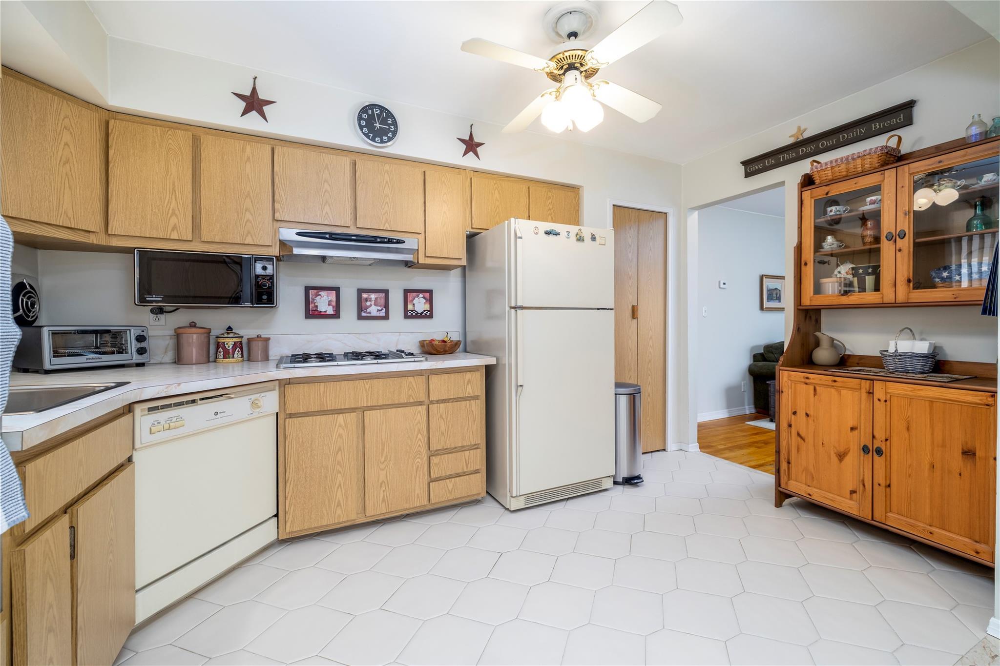 Single Family Nassau  Nassau County, NY 11520, MLS-851574-6