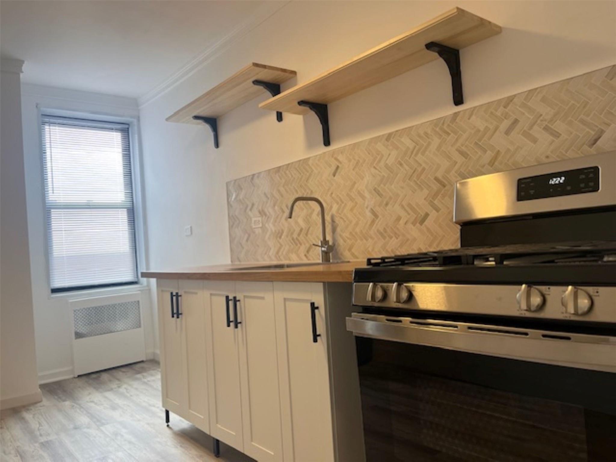 Coop Mott  Brooklyn, NY 11691, MLS-851578-21