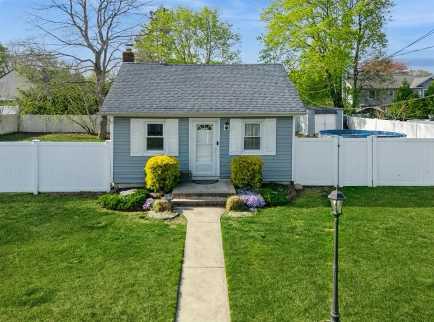 Single Family 16th  Suffolk County, NY 11792, MLS-851581-3