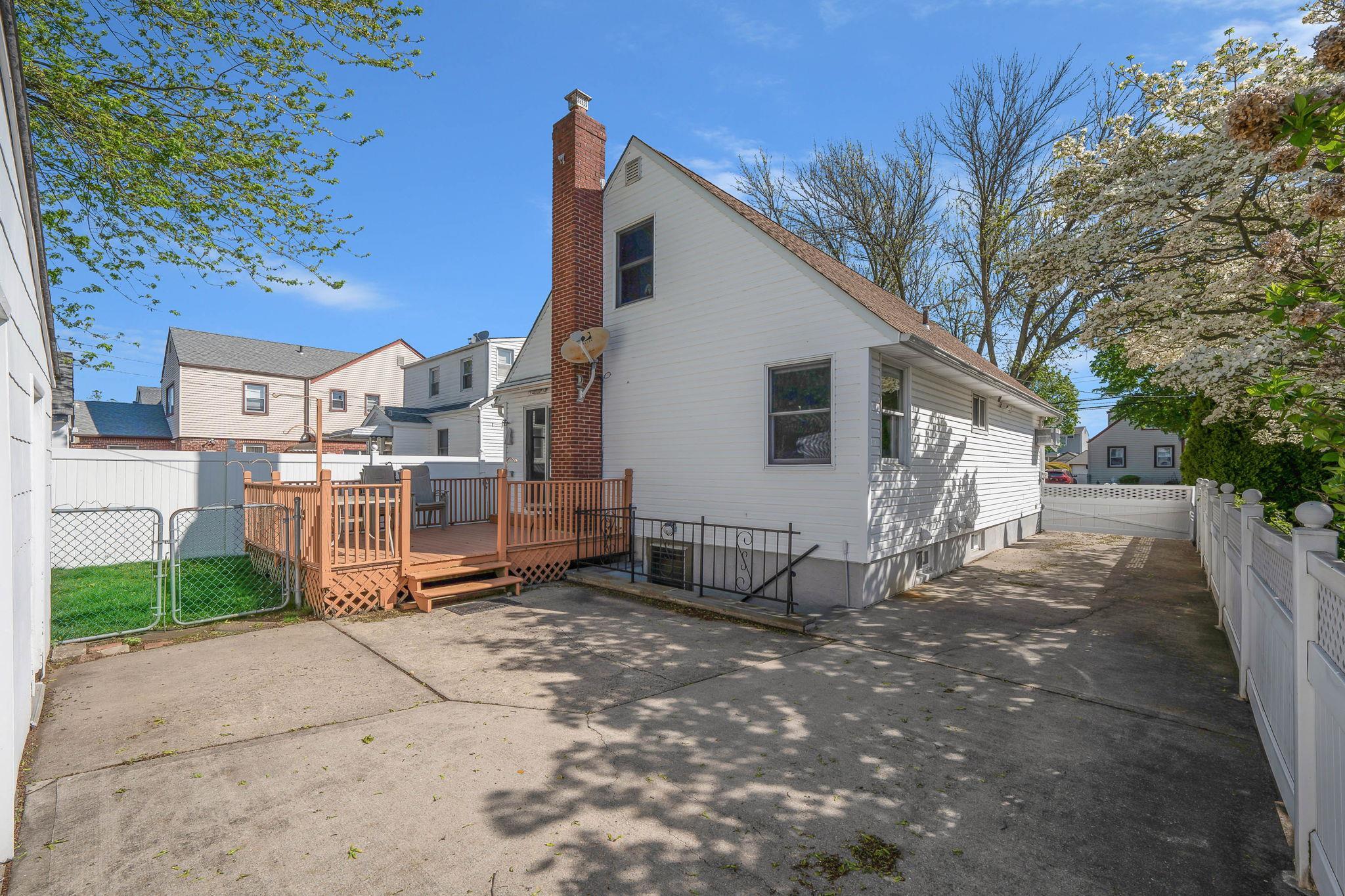 Single Family 6th  Nassau County, NY 11040, MLS-851582-12