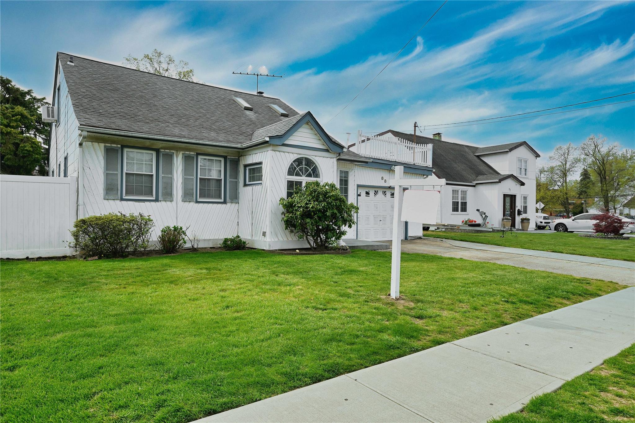 Single Family Jedwood  Nassau County, NY 11581, MLS-851584-2