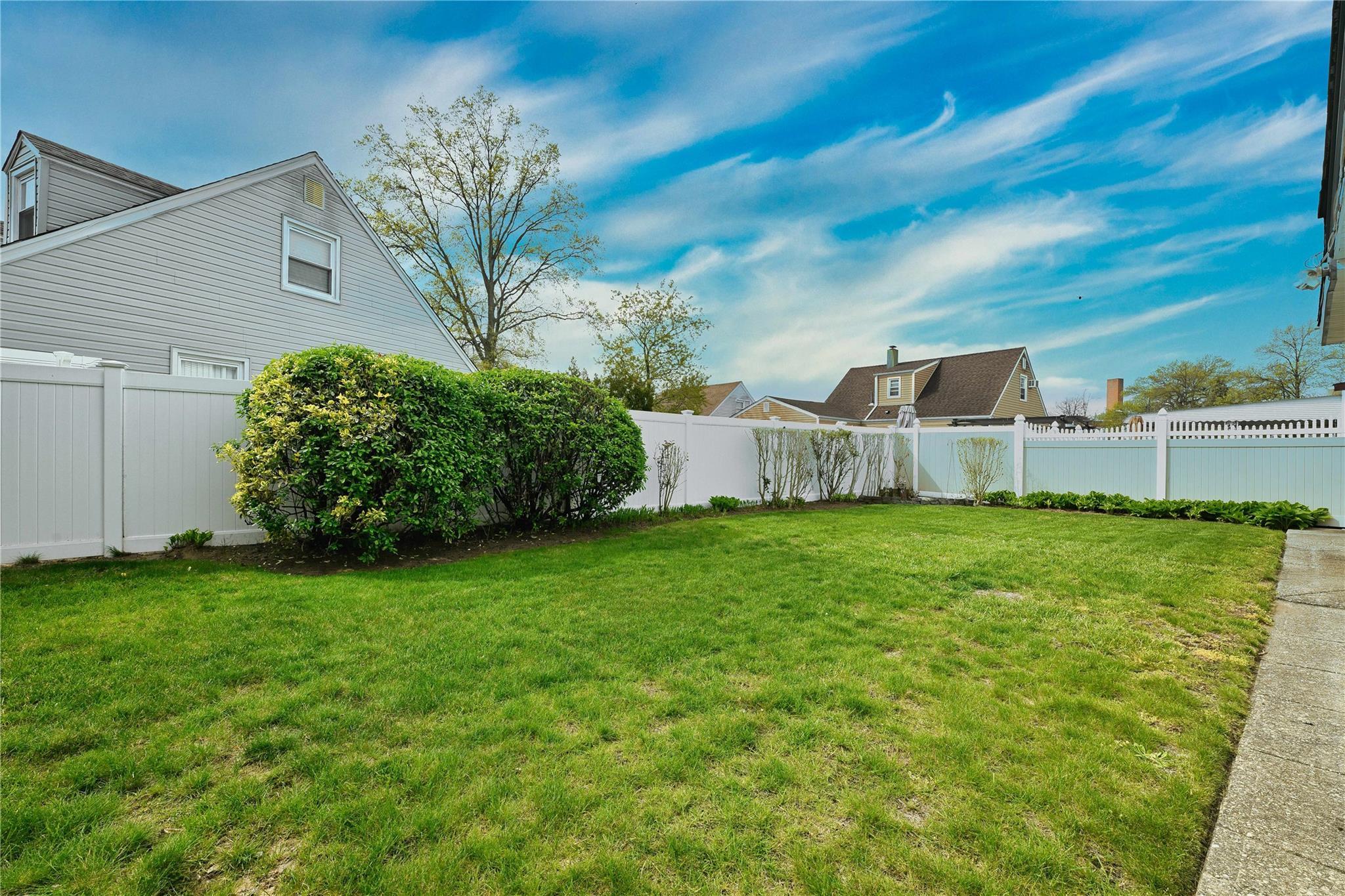 Single Family Jedwood  Nassau County, NY 11581, MLS-851584-31